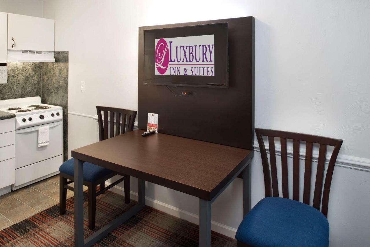 Luxbury Inn & Suites Maryville Exteriör bild